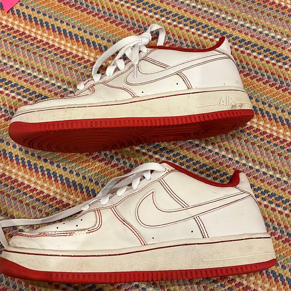 This is a Nike air force shoe is a size 5 unisex kids